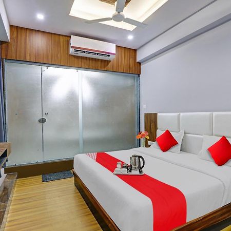 Hotel O Max Surat Exterior foto