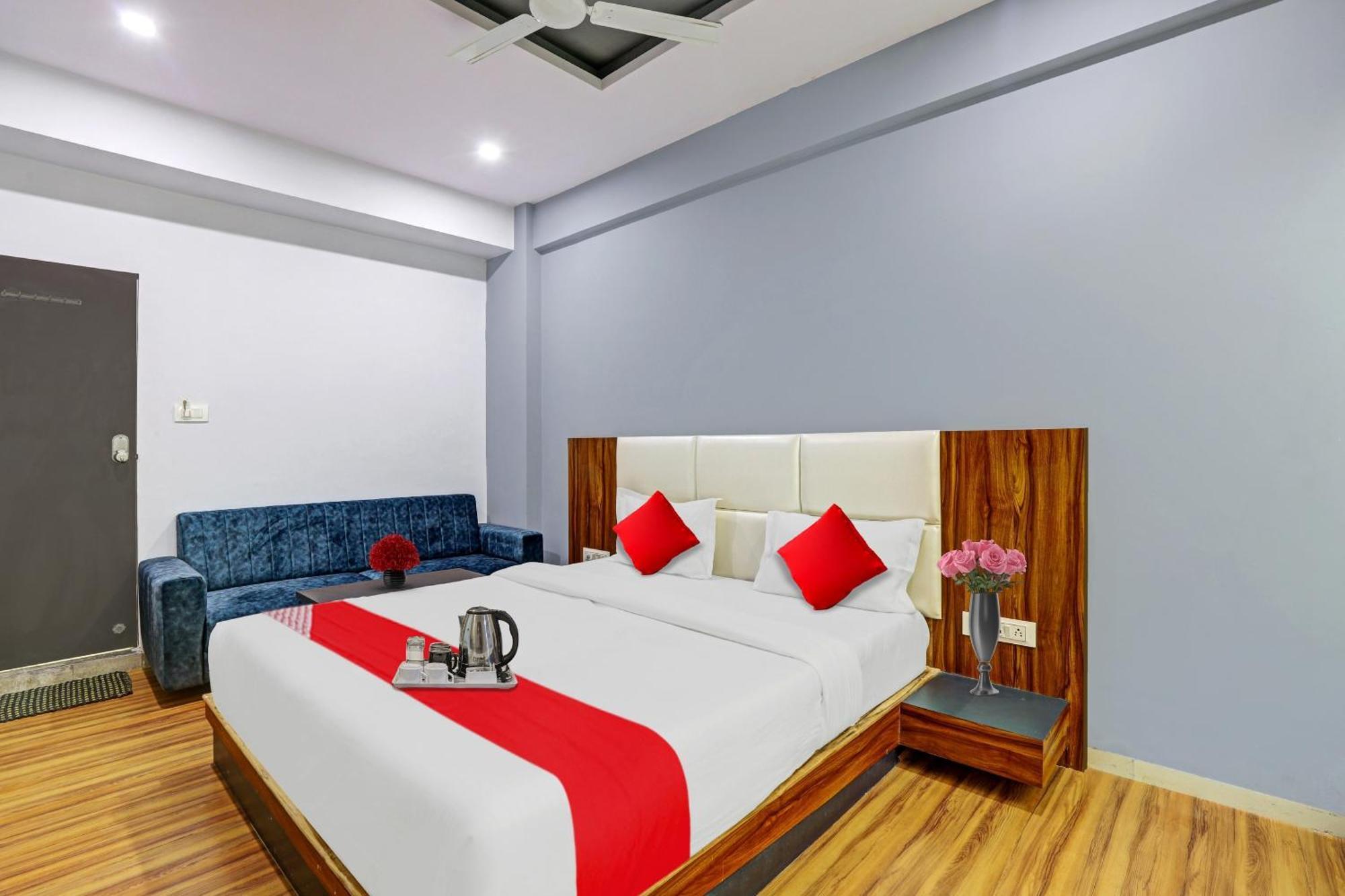 Hotel O Max Surat Exterior foto