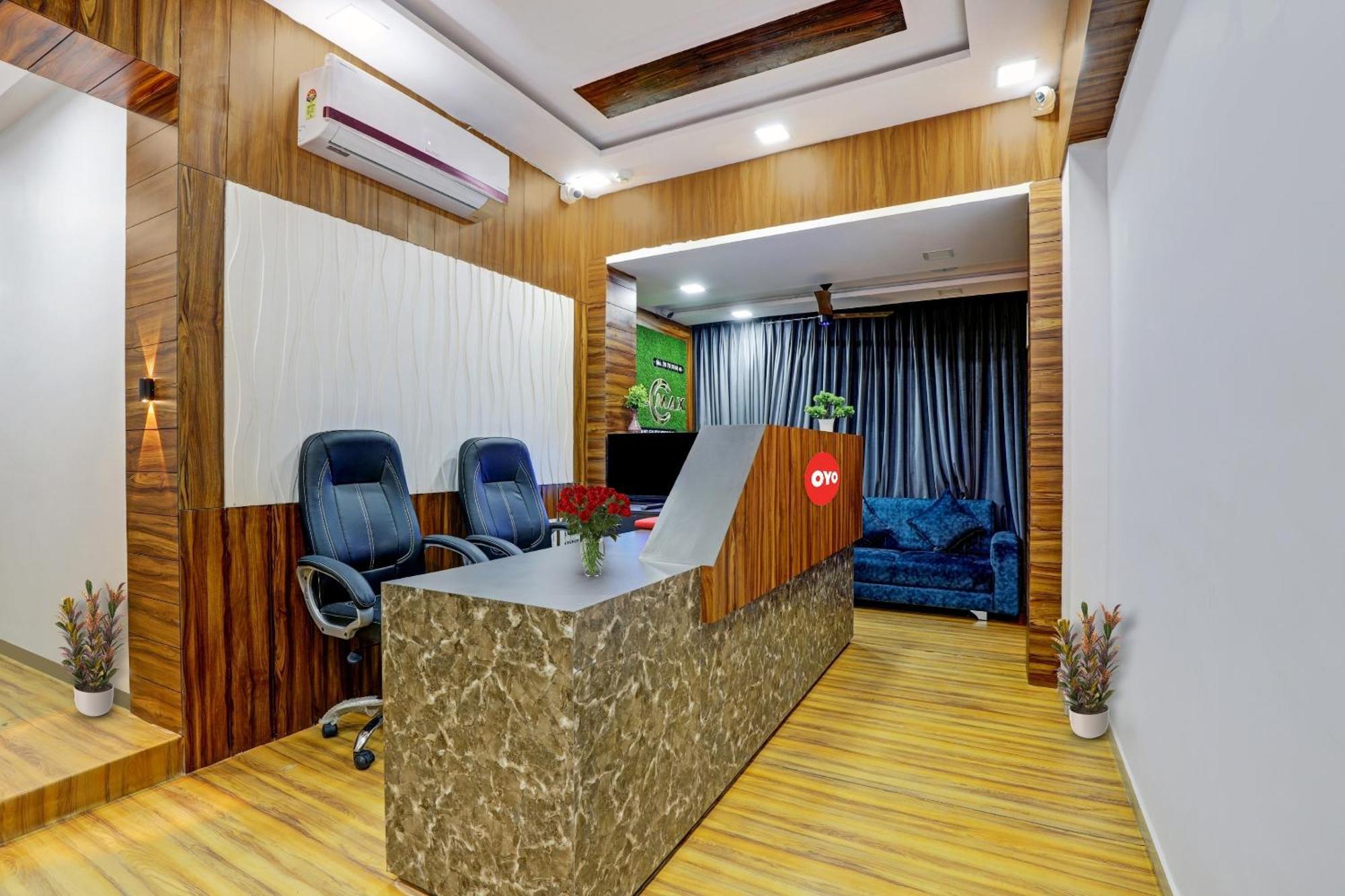 Hotel O Max Surat Exterior foto