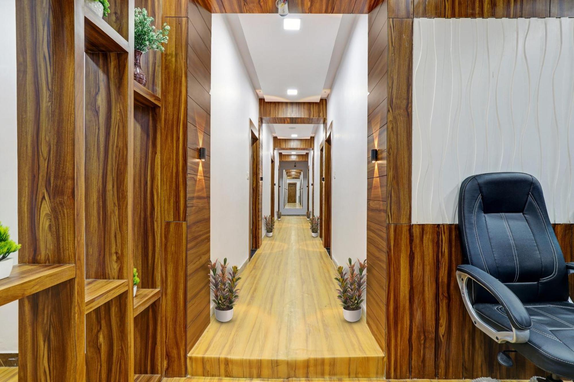 Hotel O Max Surat Exterior foto
